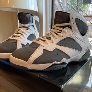 Air Jordan 7 Retro 'Flint' 2021. Size 9. White/purple/violet